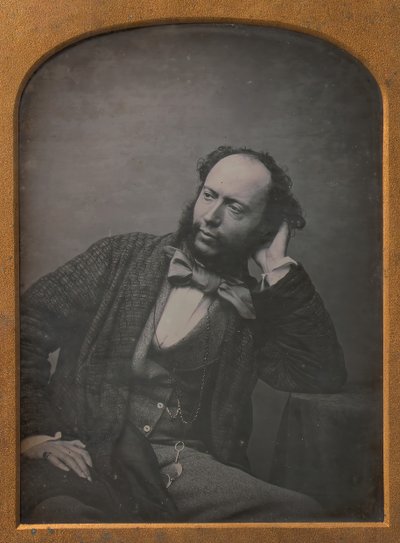 Istuva keski-ikäinen mies rusetissa ja takissa, 1850-luku. tekijältä John Watkins