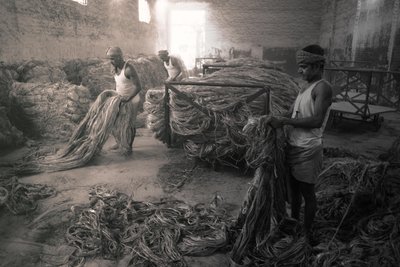 Juuttitehdas, Kolkata, Intia, 2017 (kuva) (kuva) tekijältä Jon Nicholson