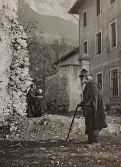 Albumi "Minun maailmansota - muistoja Lounaisrintamasta Kärntenissä, Italiassa, Trentino-Alto Adigessa) 31.3.1915-12.11.1918 - Josef Zohlen Wien": vanha mies maantiellä ( tekijältä Josef Zohles