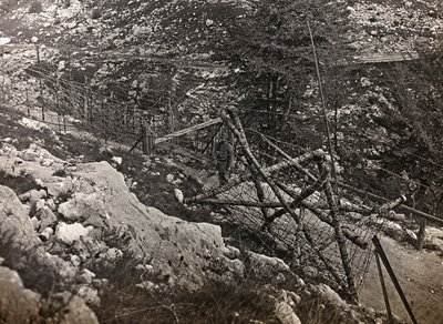 Albumi "Oma maailmansota - muistoja Lounaisrintamasta Kärntenissä, Italiassa, Trentino-Alto Adige" 31.3.1915-12.11.1918 - Josef Zohles Wien ": piikkilanka (m/w kuva) tekijältä Josef Zohles