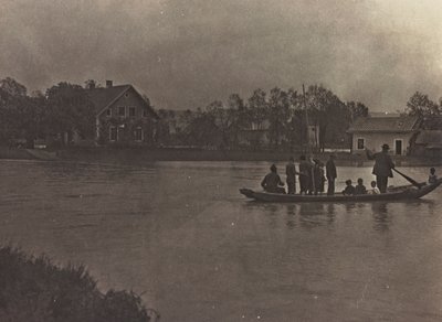 Albumi "Oma maailmansota - muistoja Lounaisrintamasta Kärntenissä, Italiassa, Trentino-Alto Adige" 31.3.1915-12.11.1918 - Josef Zohles Wien ": vene Drava-joella vuonna tekijältä Josef Zohles