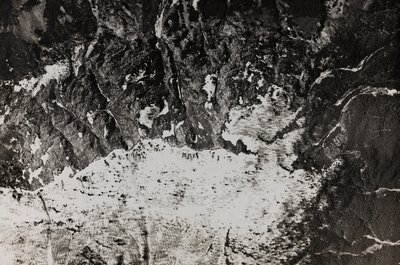 Albumi "Oma maailmansota - muistoja Lounaisrintamasta Kärntenissä, Italiassa, Trentino-Alto Adige) 31.3.1915-12.11.1918 - Josef Zohles Wien": ilmakuva sota-alueelta tekijältä Josef Zohles