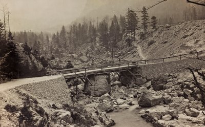 Albumi "Oma maailmansota - muistoja Lounaisrintamasta Kärntenissä, Italiassa, Trentino-Alto Adige" 31.3.1915-12.11.1918 - Josef Zohlen Wien": sotilassilta ri-joen yli tekijältä Josef Zohles