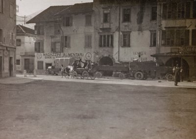 Albumi "Meine weltkriegs - Erinnerungen South-West Front (Kärnten, Italia, Etelä-Tiroli) (Minun maailmansota - muistoja Lounaisrintamasta Kärntenissä, Italiassa, Trentino-Alto Adige) 31.3.1915-12.11. 1918 - Josef Zohles Wien ": sotilasvälineet aukiolla tekijältä Josef Zohles