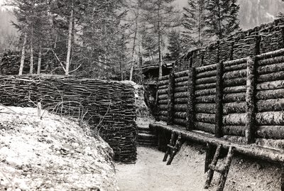 Albumi "Oma maailmansota - muistoja Lounaisrintamasta Kärntenissä, Italiassa, Trentino-Alto Adige" 31.3.1915-12.11.1918 - Josef Zohles Wien ": Hirsistä tehty este tekijältä Josef Zohles
