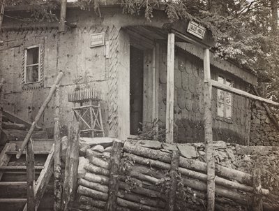 Albumi "Oma maailmansota - muistoja Lounaisrintamasta Kärntenissä, Italiassa, Trentino-Alto Adigessa) 31.3.1915-12.11.1918 - Josef Zohles Wien": komentohuone (m/w kuva tekijältä Josef Zohles