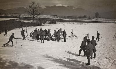 Albumi "Oma maailmansota - muistoja Lounaisrintamasta Kärntenissä, Italiassa, Trentino-Alto Adige" 31.3.1915-12.11.1918 - Josef Zohles Wien ": sotilaita suksilla (m/v kuva tekijältä Josef Zohles