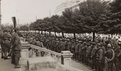 Albumi "Oma maailmansota - muistoja Lounaisrintamasta Kärntenissä, Italiassa, Trentino-Alto Adigessa) 31.3.1915-12.11.1918 - Josef Zohles Wien": sotilaita ja monia vankeja tekijältä Josef Zohles