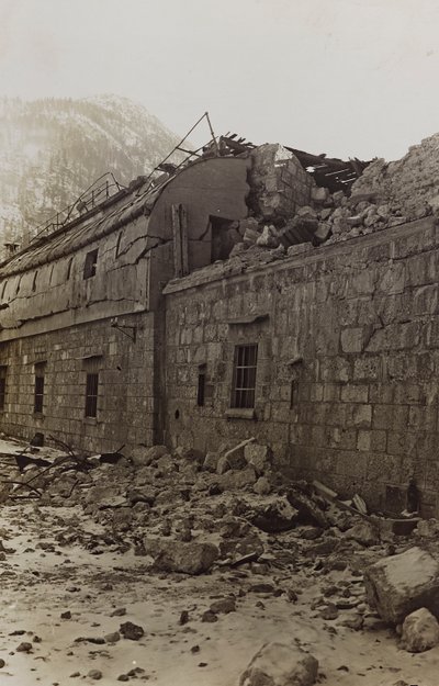 Albumi "Meine weltkriegs - Erinnerungen South-West Front (Kärnten, Italia, Etelä-Tiroli) (Minun maailmansota - muistoja Lounaisrintamasta Kärntenissä, Italiassa, Trentino-Alto Adige) 31.3.1915-12.11. 1918 - Josef Zohles Wien ": tehtaan rauniot (b/w ph tekijältä Josef Zohles