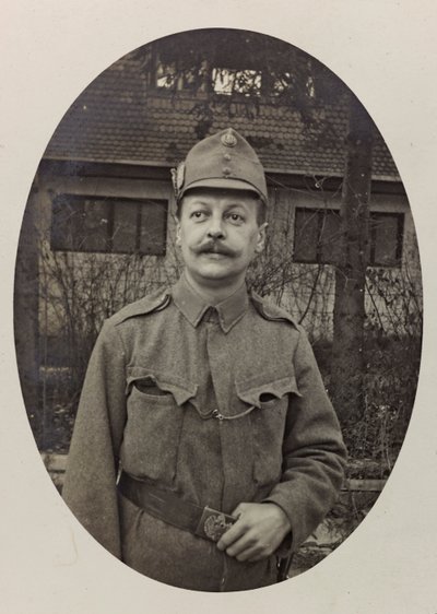 Albumi "Oma maailmansota - muistoja Lounaisrintamasta Kärntenissä, Italiassa, Trentino-Alto Adigessa) 31/03/1915-12/11/1918 - Josef Zohles Wien": sotilaan muotokuva (b/w ph tekijältä Josef Zohles