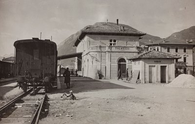 Albumi "Oma maailmansota - muistoja Lounaisrintamasta Kärntenissä, Italiassa, Trentino-Alto Adigessa) 31.3.1915-12.11.1918 - Josef Zohles Wien": Tolmezzon asema (b/w ph) tekijältä Josef Zohles