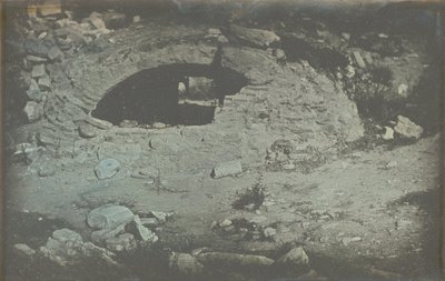 Athènes. T. [emple] de Min. [Erve] Poliade (1er -suunnitelmat) / [Säiliön aukko Erectheionin juurella, Akropolis, Ateena. tekijältä Philibert Joseph Girault de Prangey