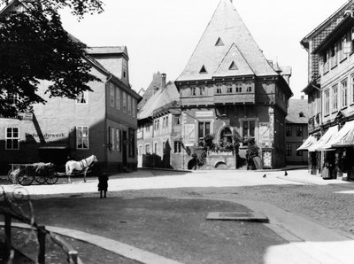 Vanha hotelli kaupungin aukiolla, Goslar, noin 1910 tekijältä Jousset