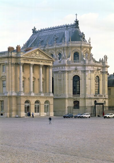 Robert de Cotten (1656-1735) valmistunut Chapelle Royale (kuninkaallinen kappeli) alkoi vuonna 1699 vuonna 1689 laadittujen suunnitelmien mukaan, vihittiin käyttöön vuonna 1710 tekijältä Jules Hardouin Mansart