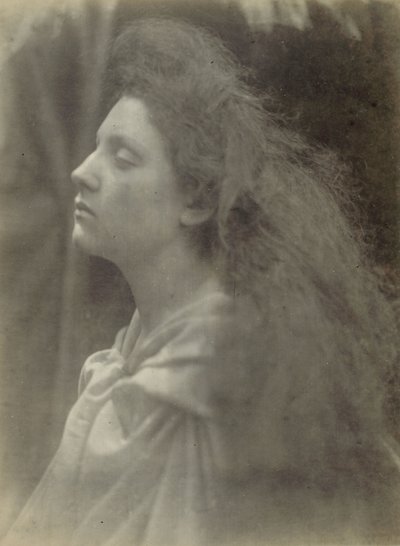 ("The Angel at the Tomb" – Enkeli haudan äärellä) Mary Ann Hillier tekijältä Julia Margaret Cameron