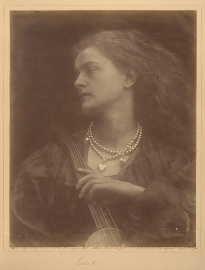 Ja Enid lauloi tekijältä Julia Margaret Cameron