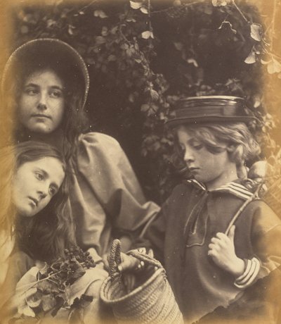 Elizabeth Keown, Kate Keown ja Freddy Gould, c. 1866-1868. tekijältä Julia Margaret Cameron