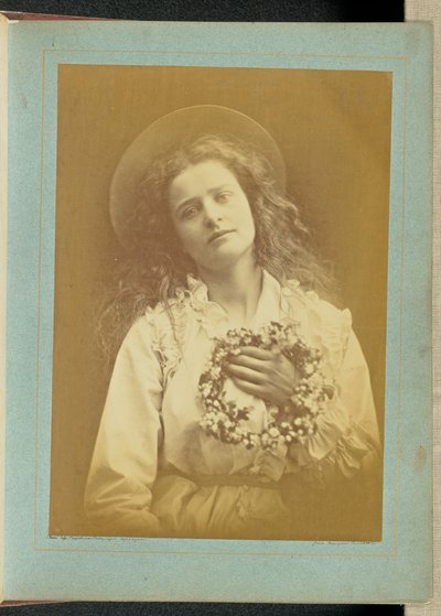 ["Minusta tulee toukokuun kuningatar, äiti, minusta tulee toukokuun kuningatar"] tekijältä Julia Margaret Cameron
