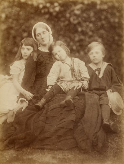 Rouva Herbert Duckworth sekä Florence Fisher, George Duckworth ja Herbert Fisher tekijältä Julia Margaret Cameron