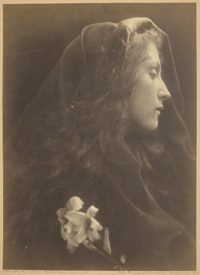 Enkeli haudalla, 1869. tekijältä Julia Margaret Cameron