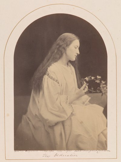 Omistautuminen [Hattie Campbell] tekijältä Julia Margaret Cameron