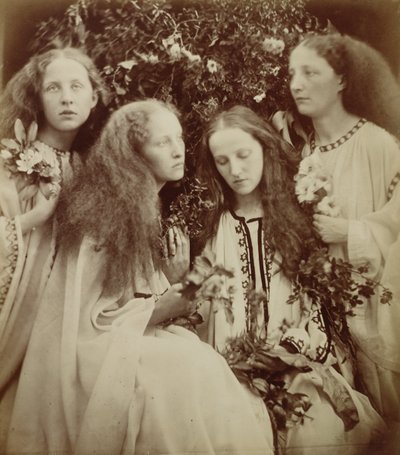 The Rose Bud Garden of Girls (albumiprintti) tekijältä Julia Margaret Cameron
