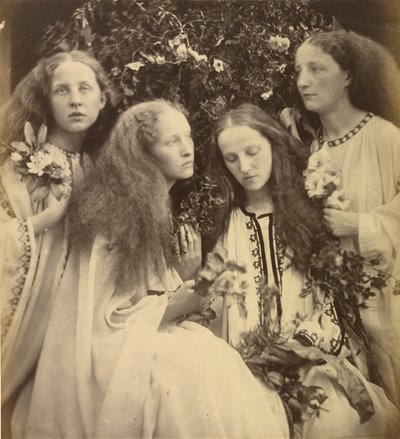 Tyttöjen Ruusunuppu-puutarha tekijältä Julia Margaret Cameron
