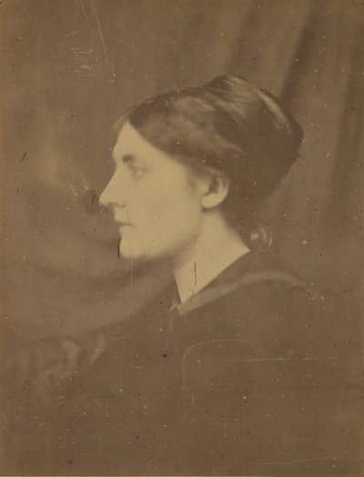 [Tunnistamaton nainen profiilissa], 1866-68. tekijältä Julia Margaret Cameron