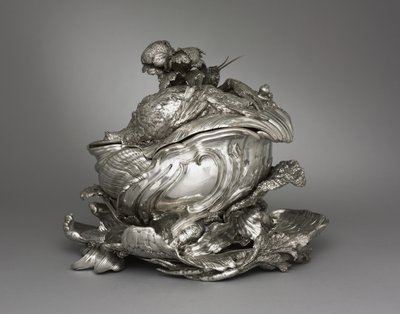 Platter, Tureen ja Tureen kansi, valmistaja Henry Adnet tekijältä Juste Aurèle Meissonnier