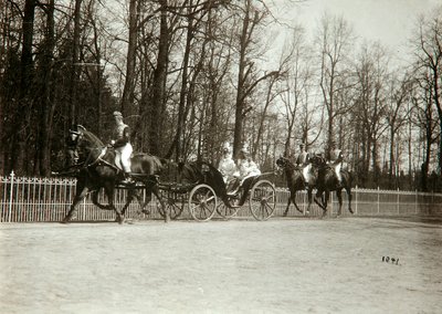 Tsaari Nikolai II ja Venäjän tsaari Aleksandra Fjodorovna vaunuissa, 1900-luvun alku tekijältä K. von Hahn