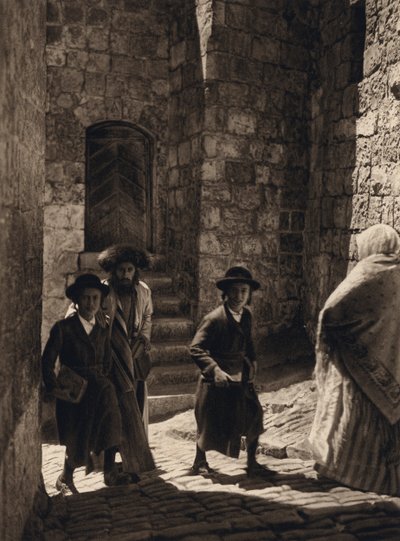 Jerusalem, juutalaiset menossa synagogaan (m/w kuva) tekijältä Karl Grober