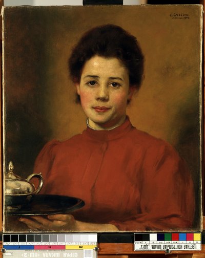 ""Nuori nainen punaisella"" Muotokuva naisesta, joka kantaa tarjotinta hopeisella teekannulla. (Nainen punaisessa) Karl (Carl) Gusovin (1843-1907) maalaus 1904 Mikalojus Konstantinas Ciurlionisin taidemuseo, Kaunas, Liettua tekijältä Karl Gussow