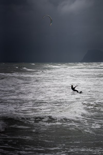 Silver Surfing, 2021 (kuva) tekijältä Katha Wood