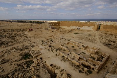 Kleopatra; Egyptin viimeisen kuningattaren etsintä; näyttelyluettelo; sivu 22; Kleopatr..., 2011 (kuva) tekijältä Kenneth Garrett