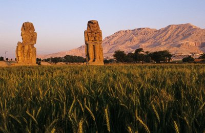 Memnonin kolossit; Amenhotep III; tekijältä Kenneth Garrett
