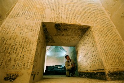 Egypti; Arkeologia; Vanha valtakunta; Saqqara, Audran Labrousse, ranskalainen lähetystö, Pepi I, hauta tekijältä Kenneth Garrett