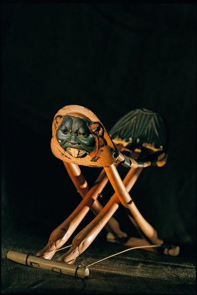 Kuningas Tutankhamonin taitettava norsunluinen pääntuki, Uusi valtakunta, 2002 (kuva). tekijältä Kenneth Garrett