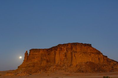 Kuunlasku ja auringonnousu, Taharkan temppeli, Ram Gate,Gebel Barkal,Temple Complex, Pharaoh..., 2007 (kuva) tekijältä Kenneth Garrett