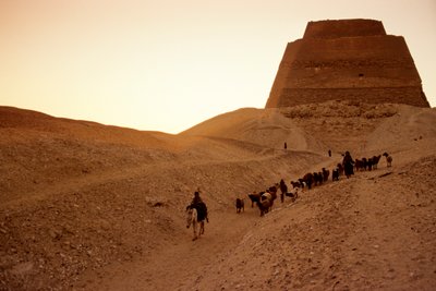 Meidumin pyramidi,Egyptin vanha valtakunta; Paimenet; Egypti tekijältä Kenneth Garrett