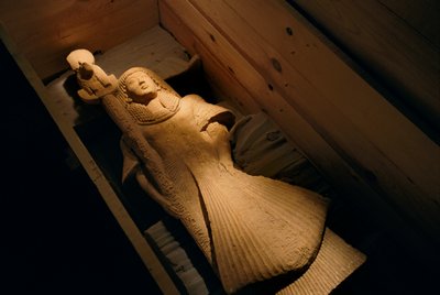 Hiekkakivipatsas Nebrestä leijonapäisen sodanjumalatar Sekhme..., 2002 (kuva). tekijältä Kenneth Garrett