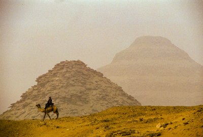 Saqqara; Teti-pyramidi; 6. dynastia; Djoserin pyramidi (taustalla); Egypti tekijältä Kenneth Garrett