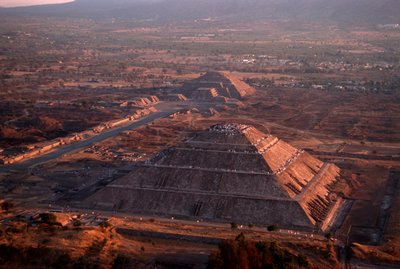 Teotihuacan; Kuupyramidi; Pyramidit; Meso-Amerikka; Meksiko; Muinaiset kulttuurit-Th..., 2005 (kuva) tekijältä Kenneth Garrett