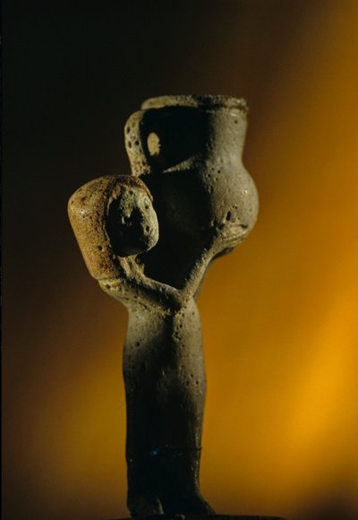 Unguent-astia, naispuolisen palvelijan muoto, 2009 (kuva) tekijältä Kenneth Garrett