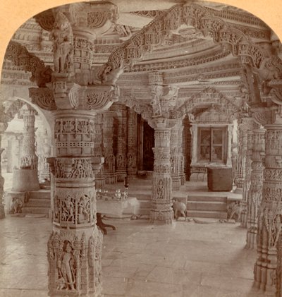 Sisustus, Dilwara-temppeli, Mount Abu, Intia, 1901. tekijältä Keystone View Company