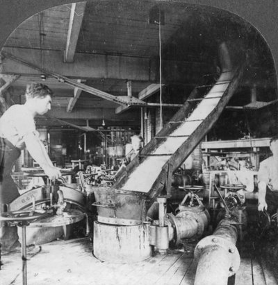 Sokerijuurikasmassa ja -mehu virtaa säiliöstä tankkiin, Montreal, Kanada, 1900-luvun alku tekijältä Keystone View Company