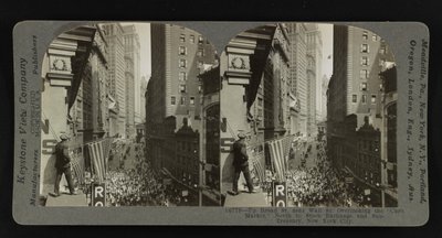 Broad St. lähellä Wall St., näkymät "Curb Marketille", pohjoiseen Stock Exchangeen ja Sub-Treasuryyn, New York City, New York City tekijältä Keystone View Company