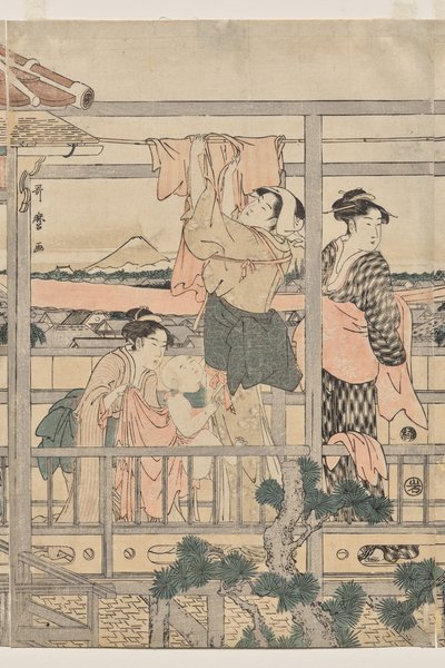 Naiset ripustavat pyykkiä parvekkeelle kuivattavaksi tekijältä Kitagawa Utamaro