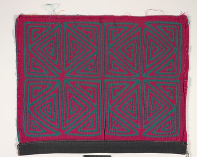 Shirt Panel (mola), n. 1950 (applikoitu puuvilla) tekijältä Kuna Indian Culture