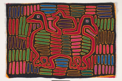 Paitapaneeli (mola) (applikoitu puuvilla) tekijältä Kuna Indian Culture