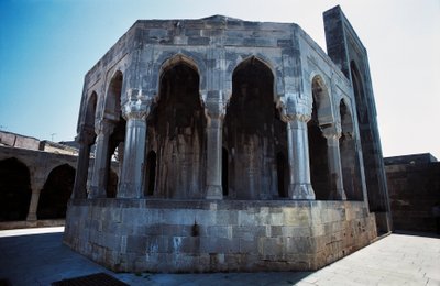 Divankhana-paviljonki, Shirvanshahsin palatsi, Bakun linnoituskaupunki (UNESCOn maailmanperintöluettelo, 2000), Azerbaidžan tekijältä Amadeo (after) Modigliani